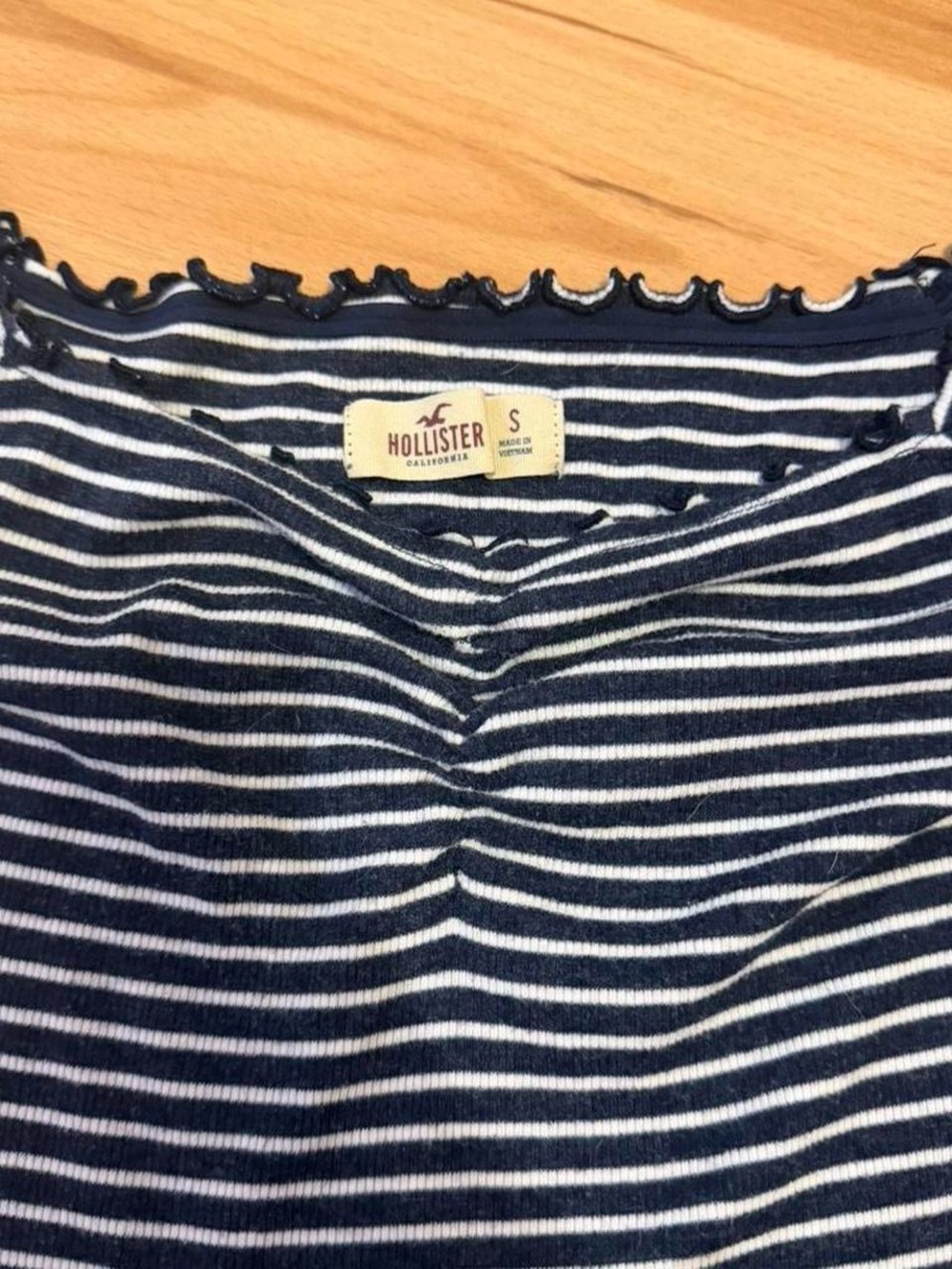 Hollister Navy & White Striped Off-Shoulder Ribbed Crop Top - Picture 2 of 4